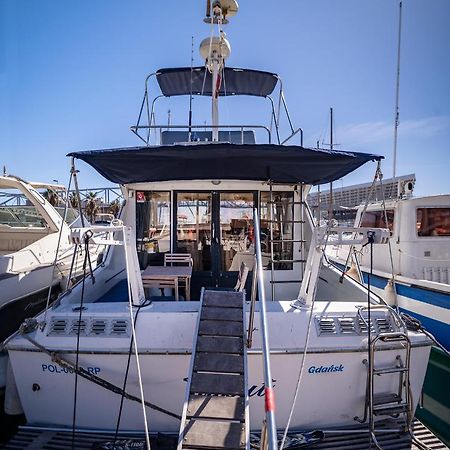 فندق Spacious And Charming Boat In Port Forum سان أدريان دي بيزوس المظهر الخارجي الصورة
