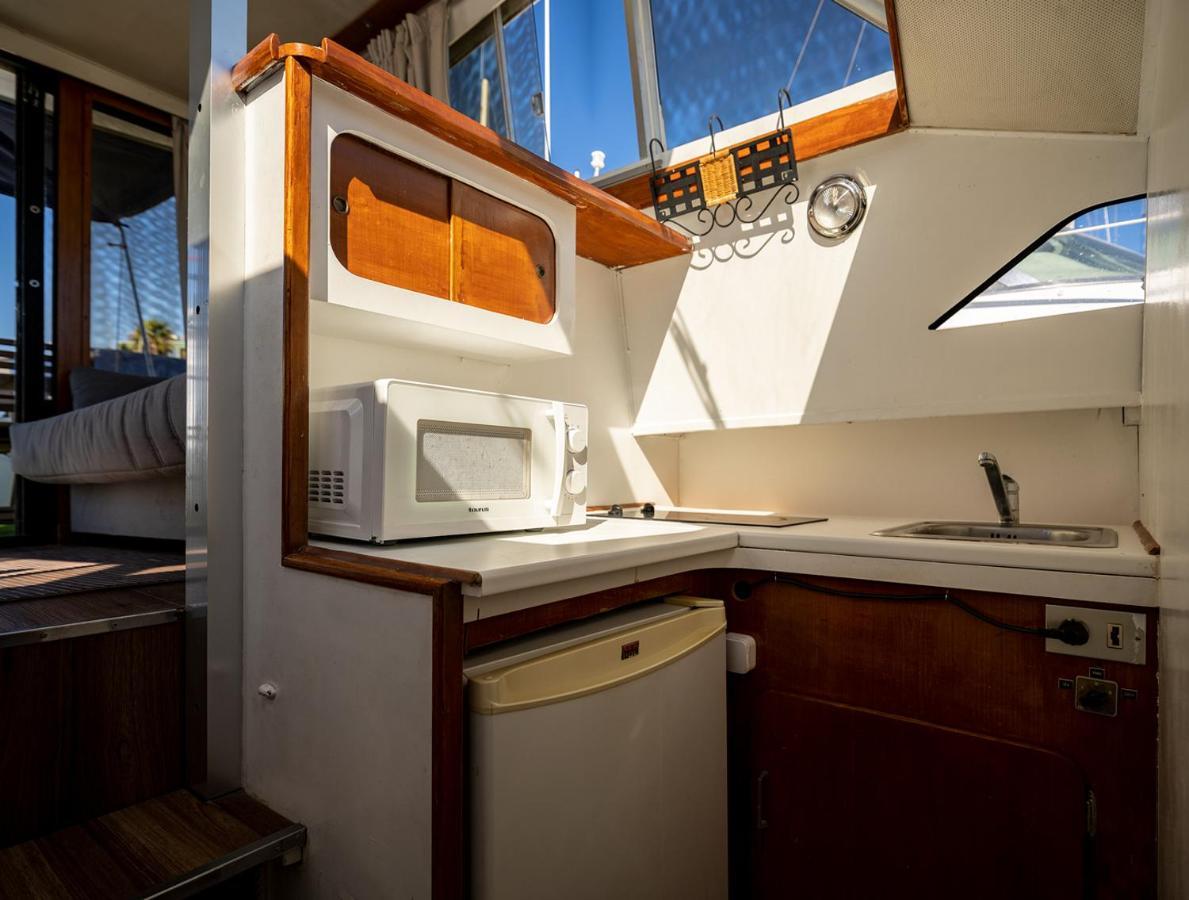 فندق Spacious And Charming Boat In Port Forum سان أدريان دي بيزوس المظهر الخارجي الصورة