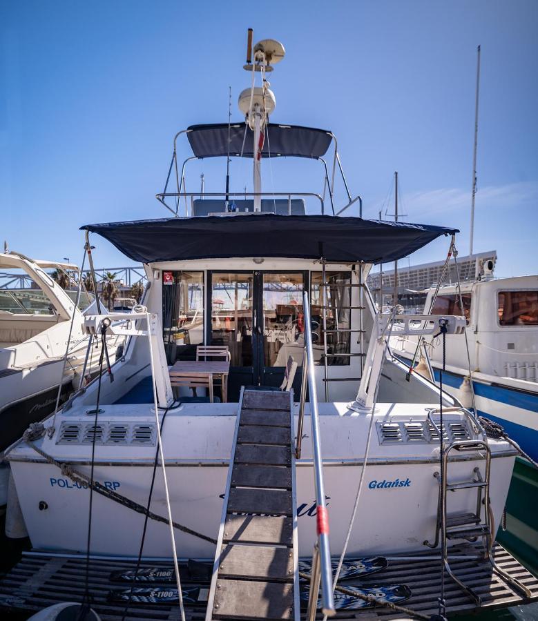 فندق Spacious And Charming Boat In Port Forum سان أدريان دي بيزوس المظهر الخارجي الصورة