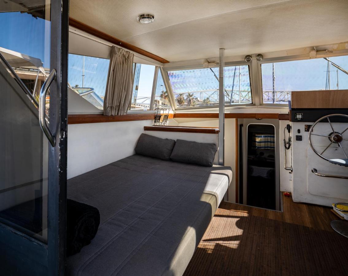 فندق Spacious And Charming Boat In Port Forum سان أدريان دي بيزوس المظهر الخارجي الصورة