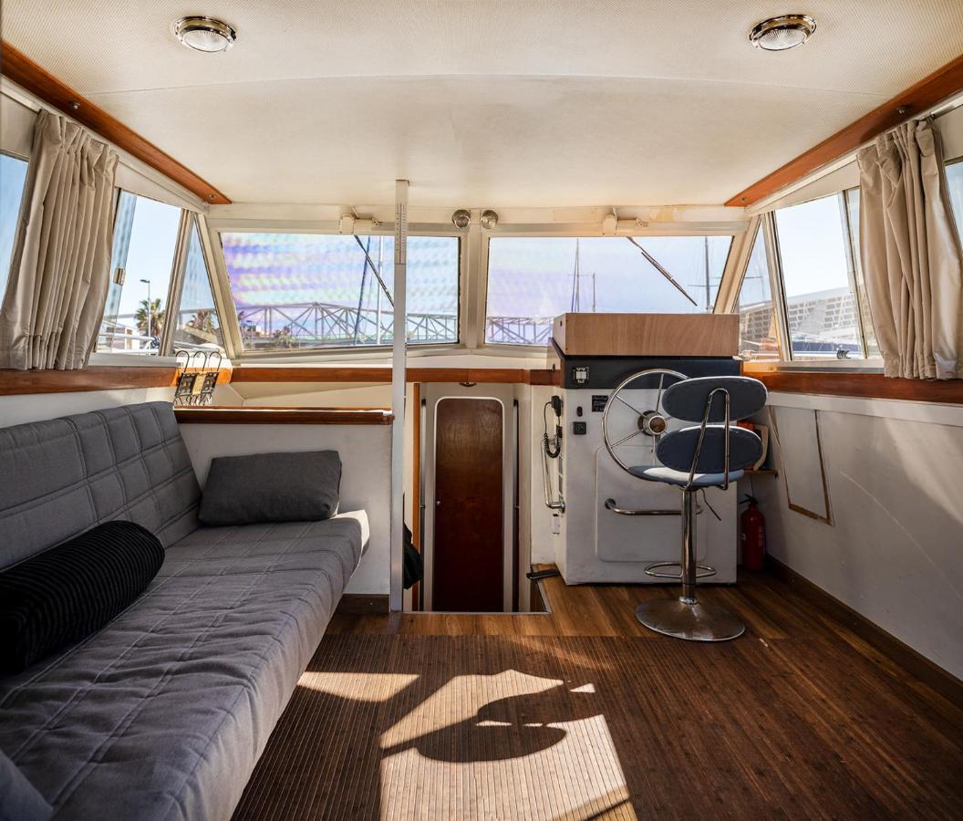 فندق Spacious And Charming Boat In Port Forum سان أدريان دي بيزوس المظهر الخارجي الصورة