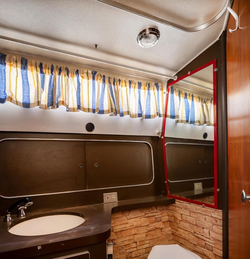 فندق Spacious And Charming Boat In Port Forum سان أدريان دي بيزوس المظهر الخارجي الصورة
